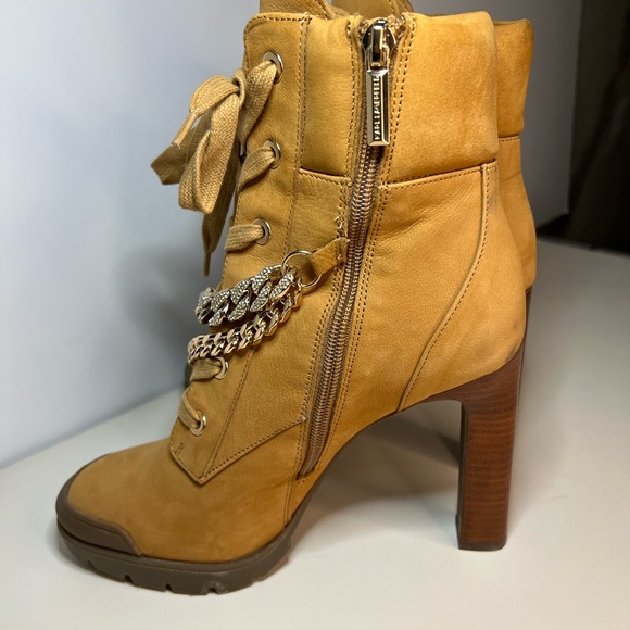 KARL LAGERFELD Lug Sole Cushioned Victoria Round Toe Zip-Up Leather Dress Bootie - Picture 6 of 14